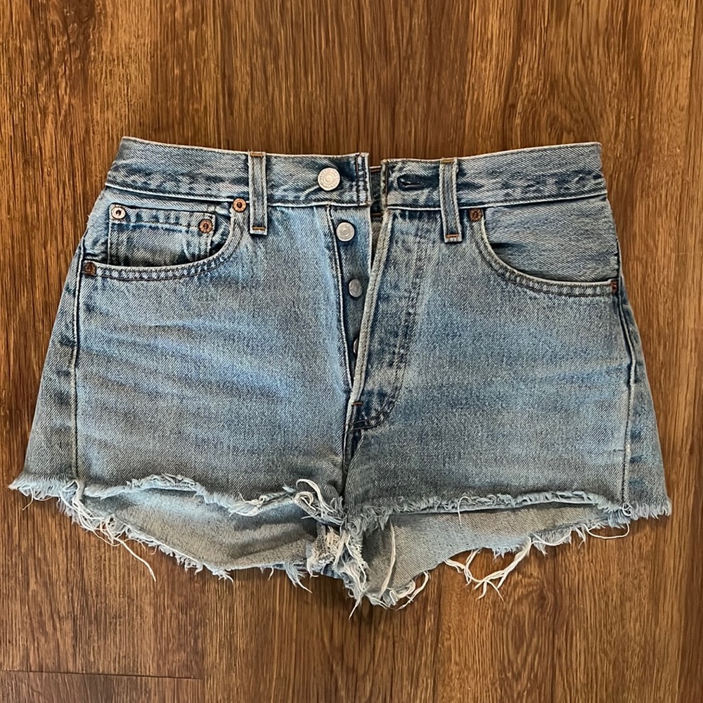 High Waisted Levi cutoff Jean shorts